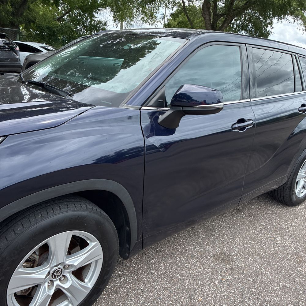 2021 Toyota Highlander LE photo 2