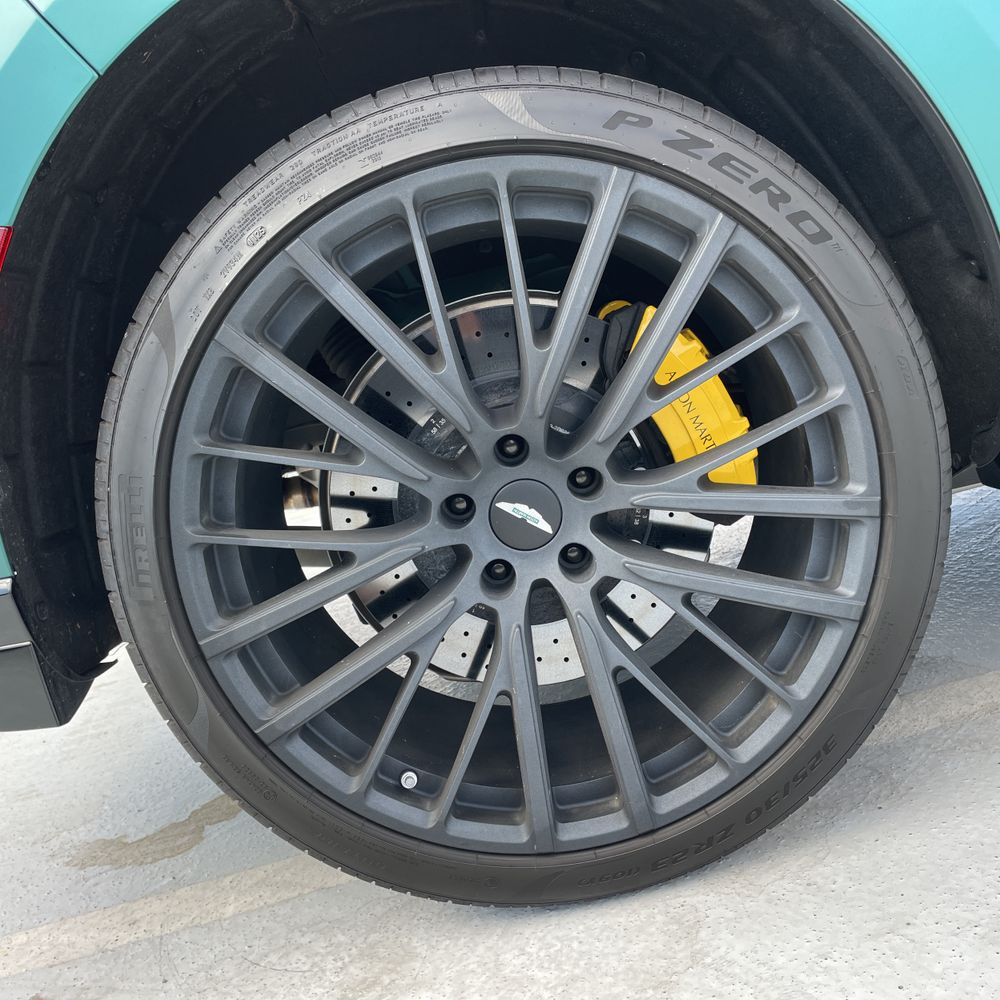 2025 Aston Martin DBX 707