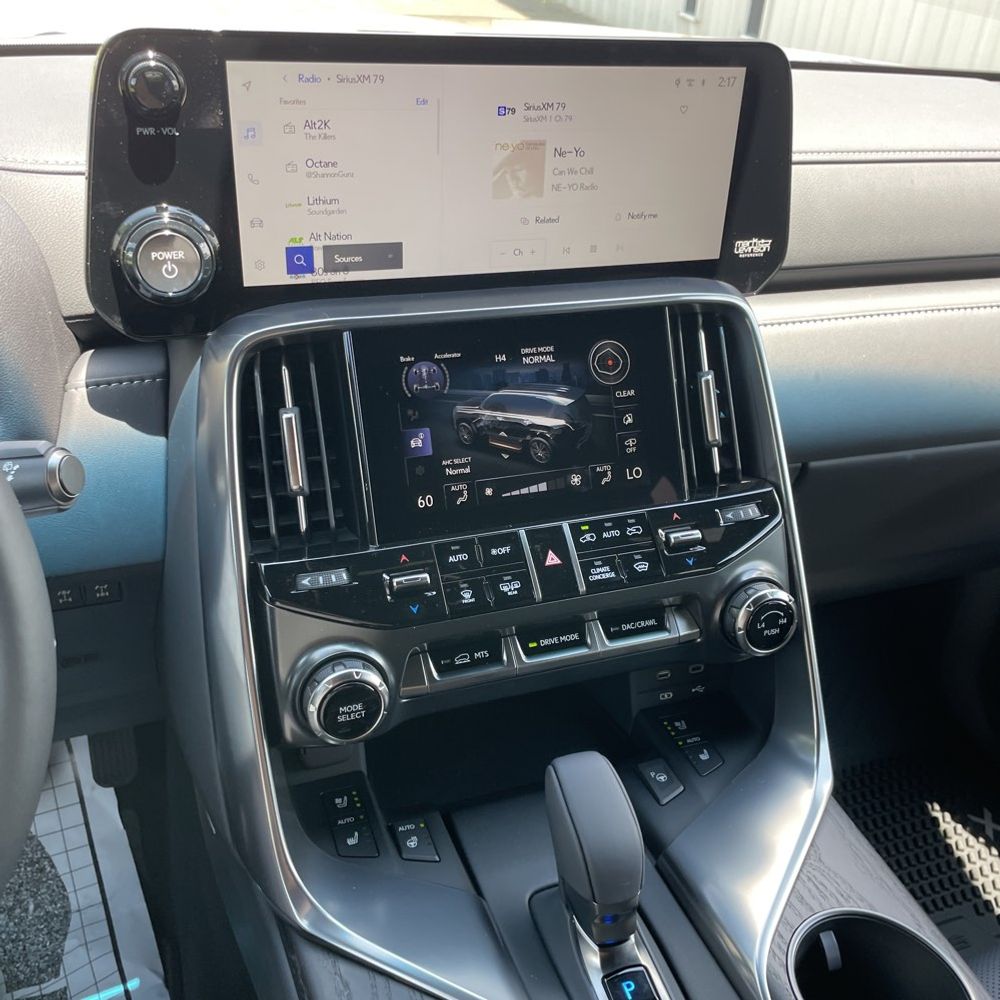 2025 Lexus LX 700h Overtrail