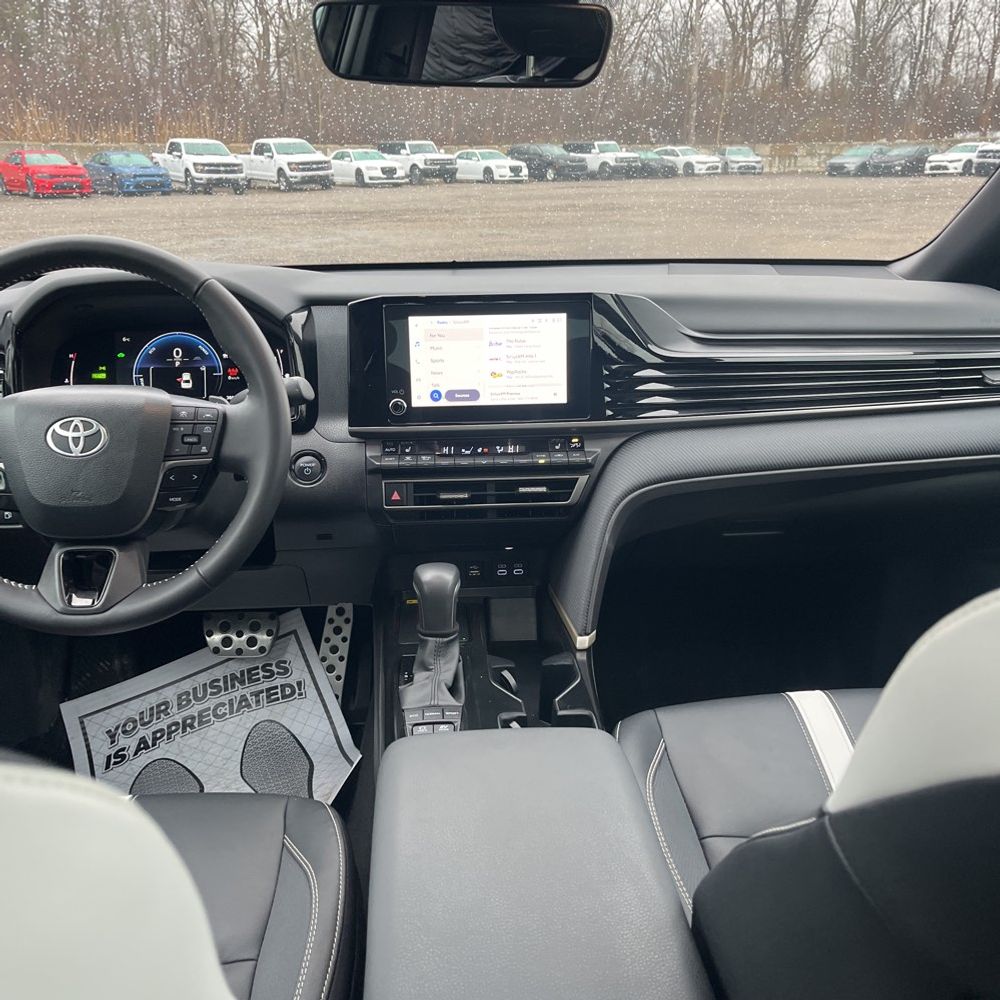2025 Toyota Camry SE