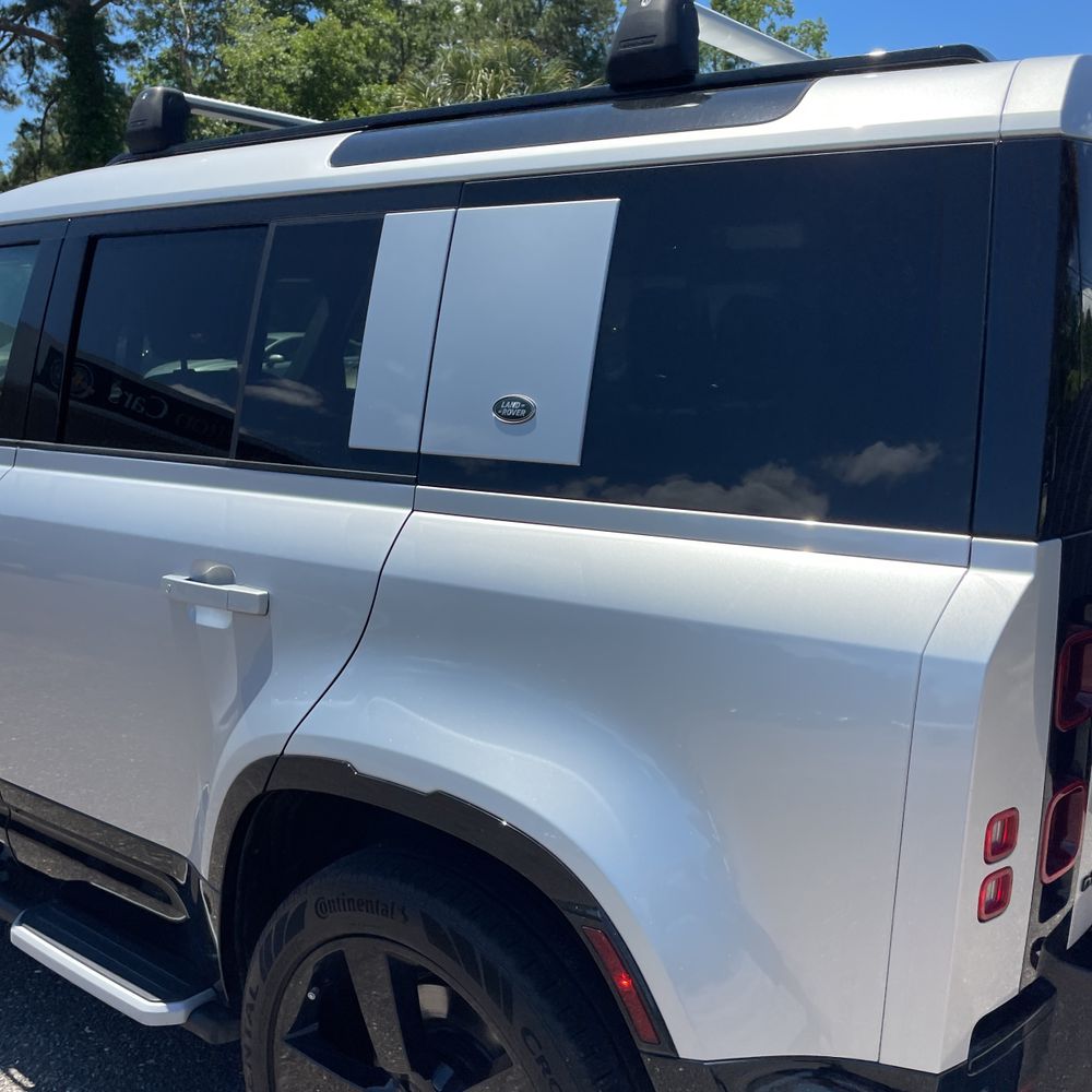 2023 Land Rover Defender 110 X-Dynamic SE