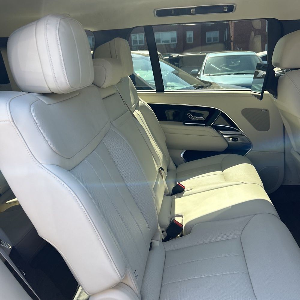 2025 Land Rover Range Rover P400 SE LWB