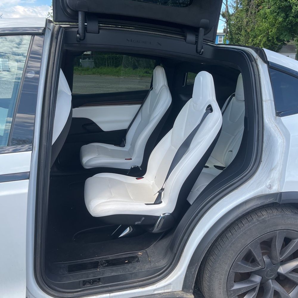 2022 Tesla Model X Base