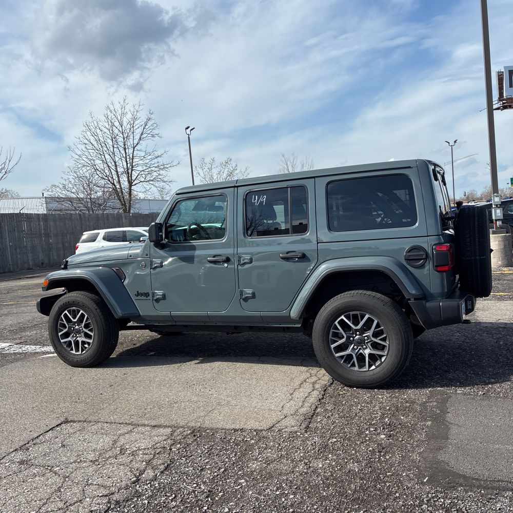2026 Jeep Wrangler 4-Door Sahara 4x4
