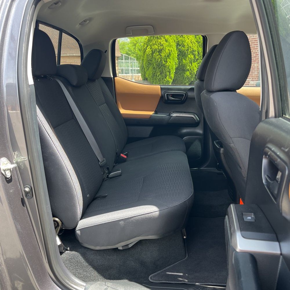 2018 Toyota Tacoma SR5 V6 photo 35