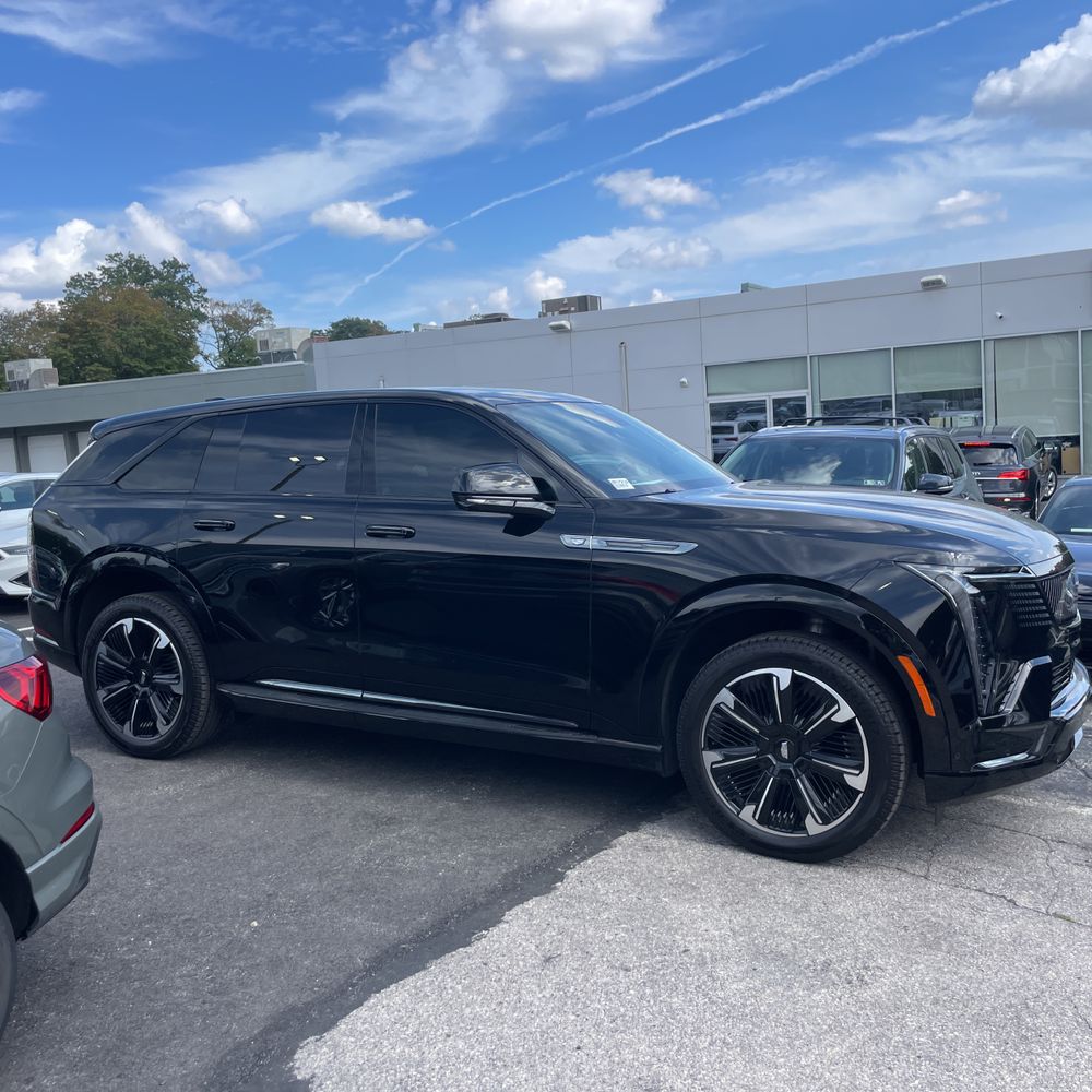 2025 Cadillac Escalade IQ Sport 2