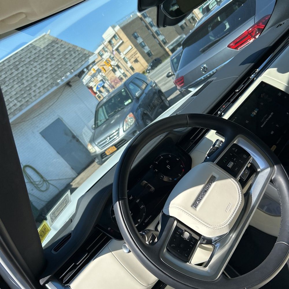 2025 Land Rover Range Rover P400 SE LWB