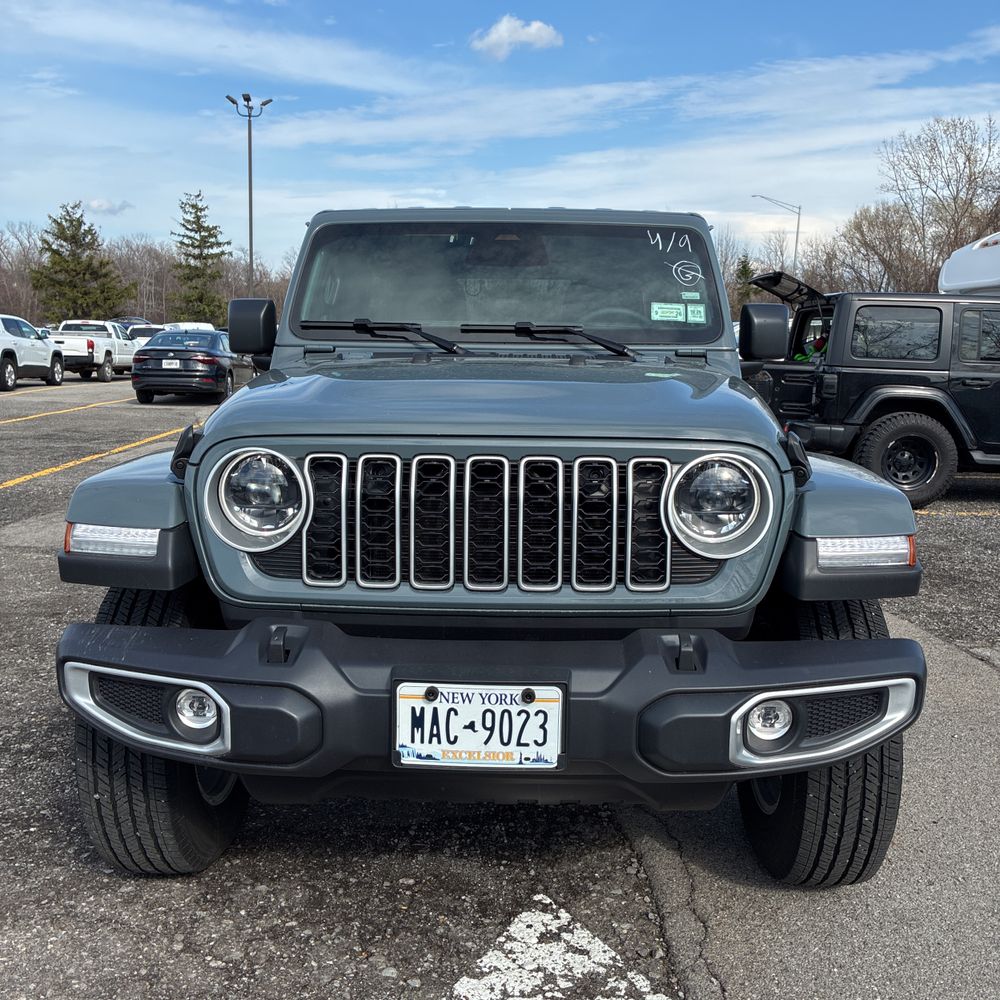 2026 Jeep Wrangler 4-Door Sahara 4x4