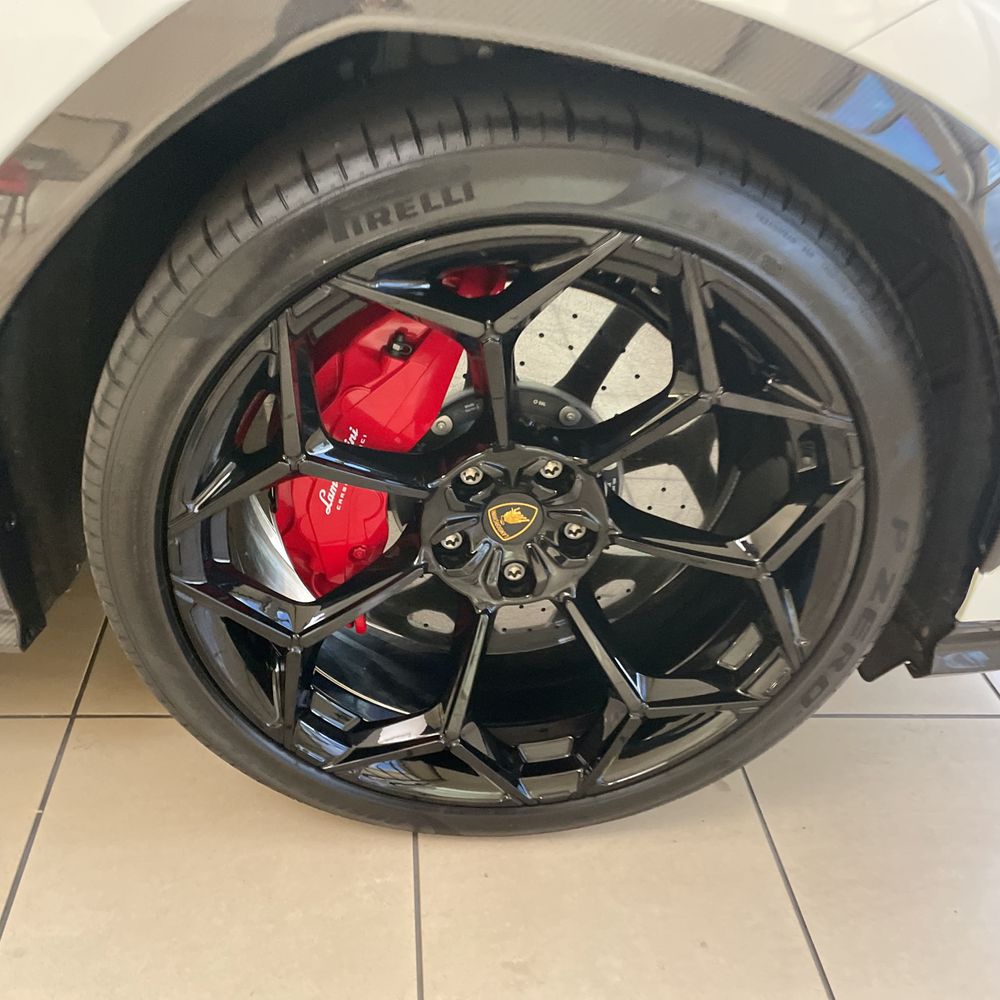 2023 Lamborghini Urus Base