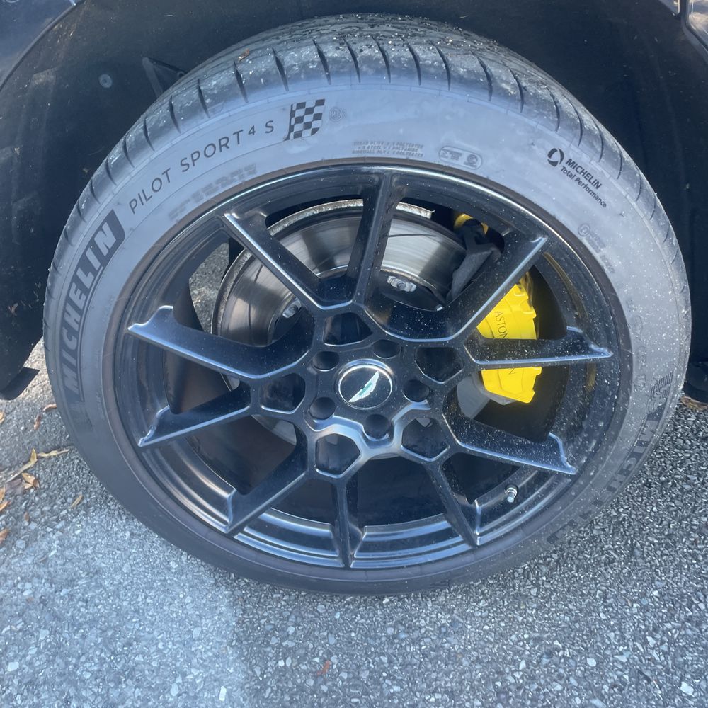 2021 Aston Martin DBX