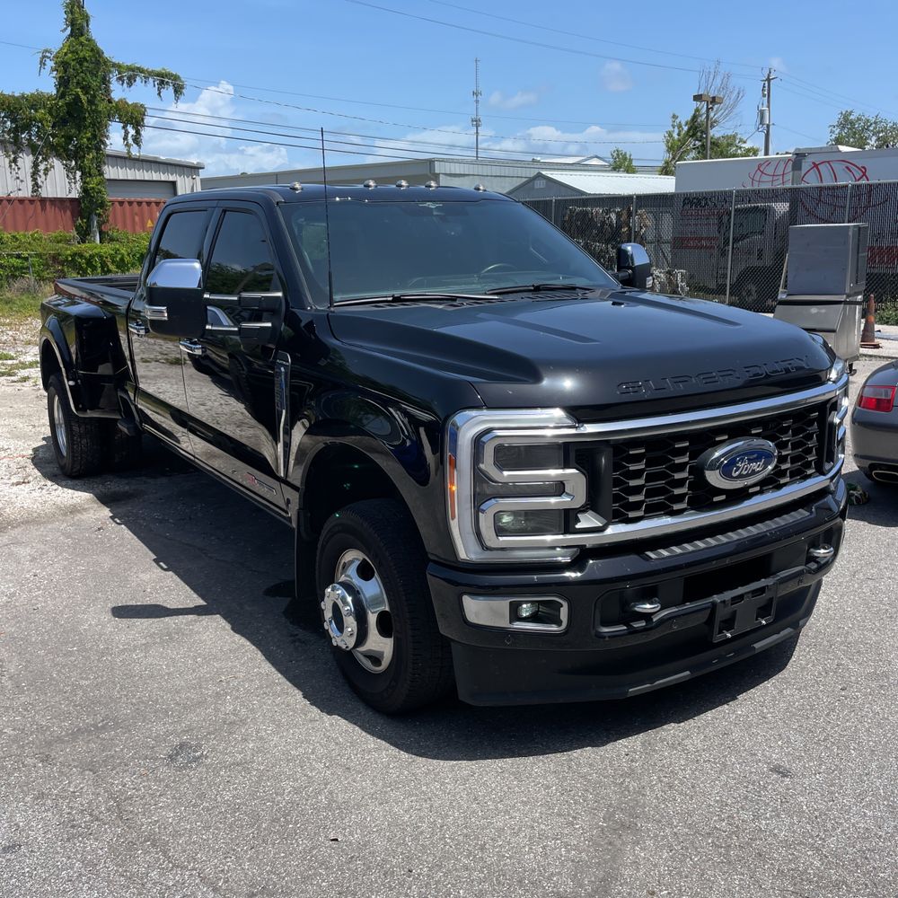 2023 Ford F-350 Super Duty Platinum