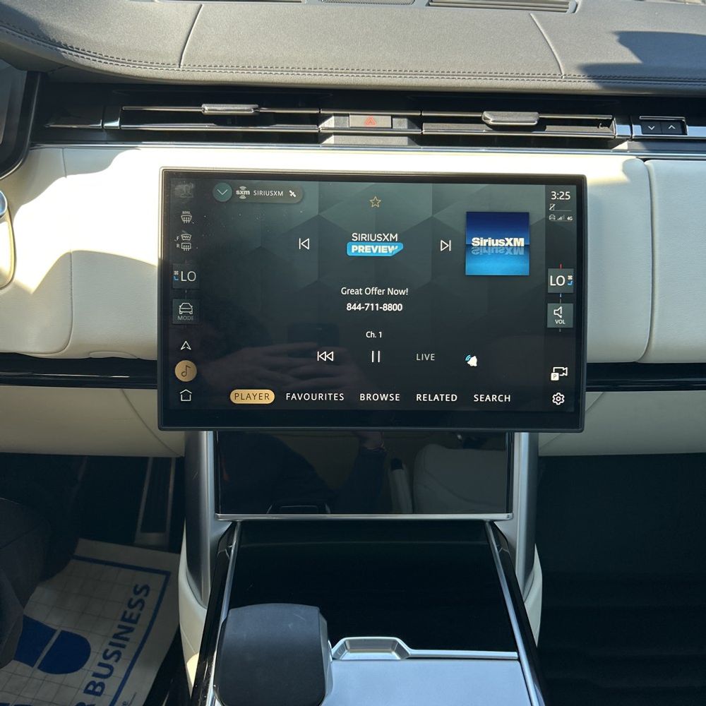 2025 Land Rover Range Rover P400 SE LWB