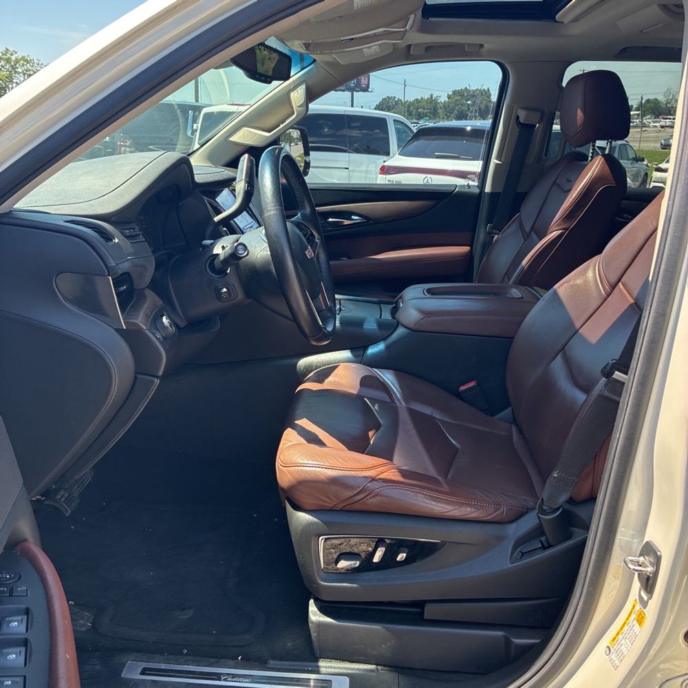 2015 Cadillac Escalade Luxury photo 31