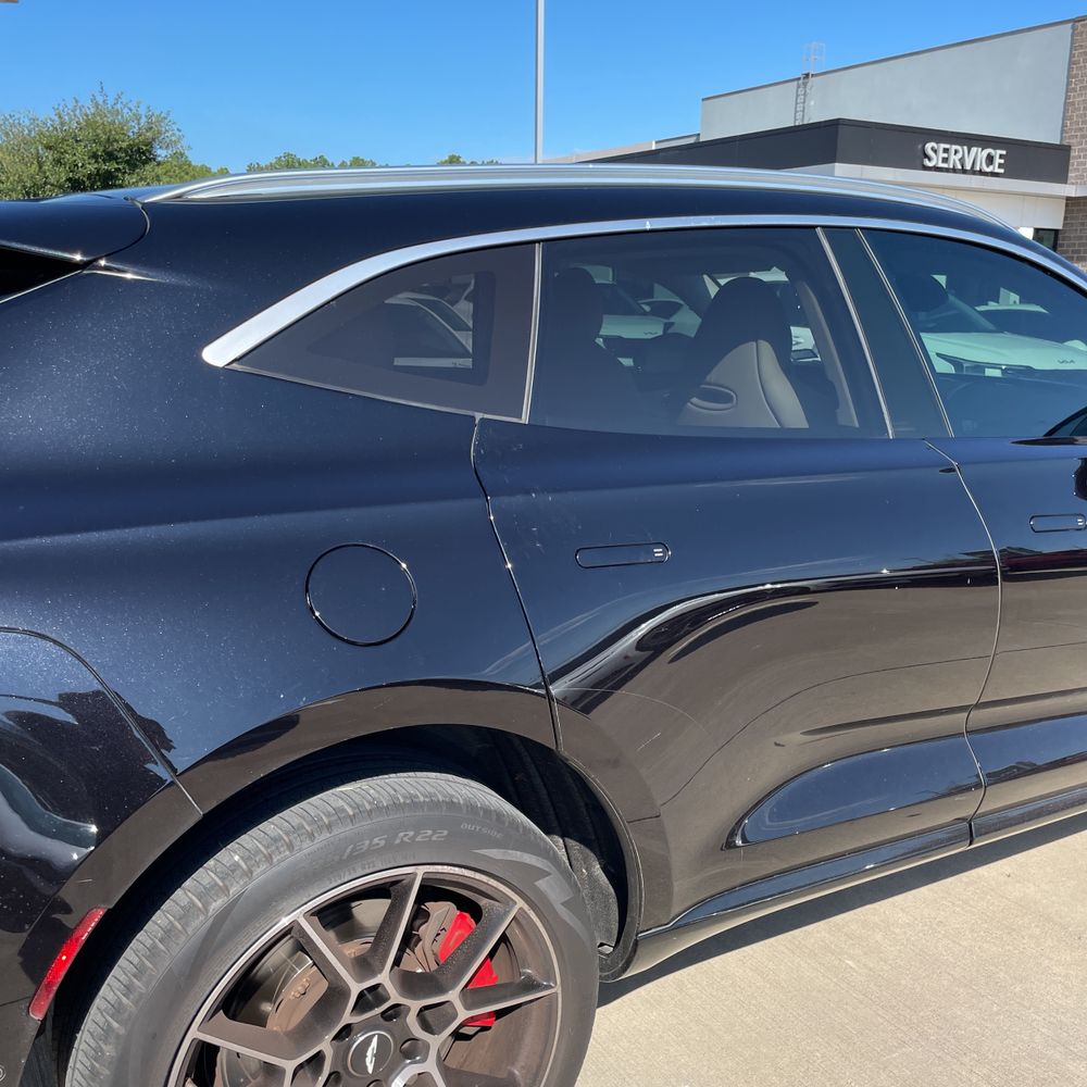 2021 Aston Martin DBX