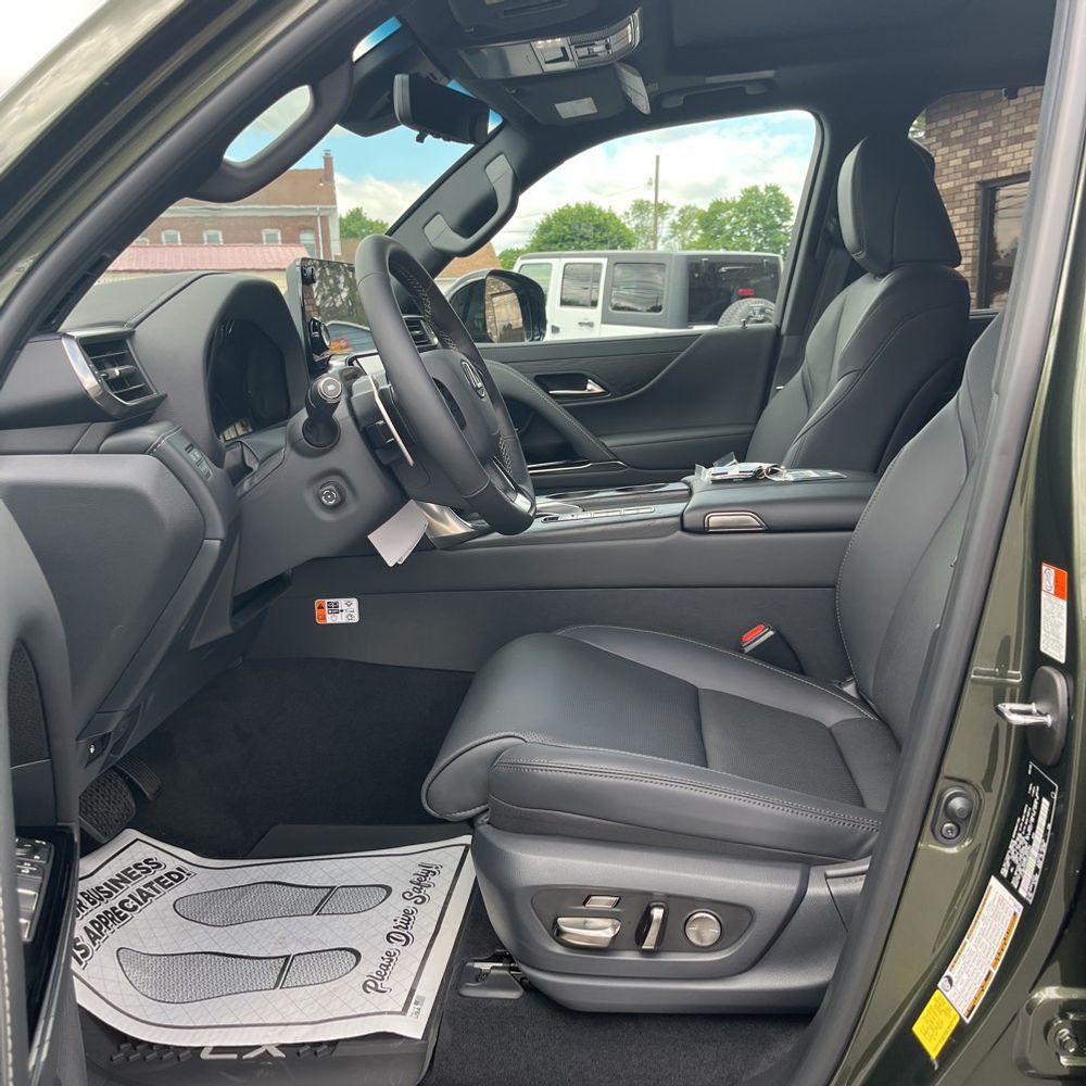 2025 Lexus LX 700h Overtrail