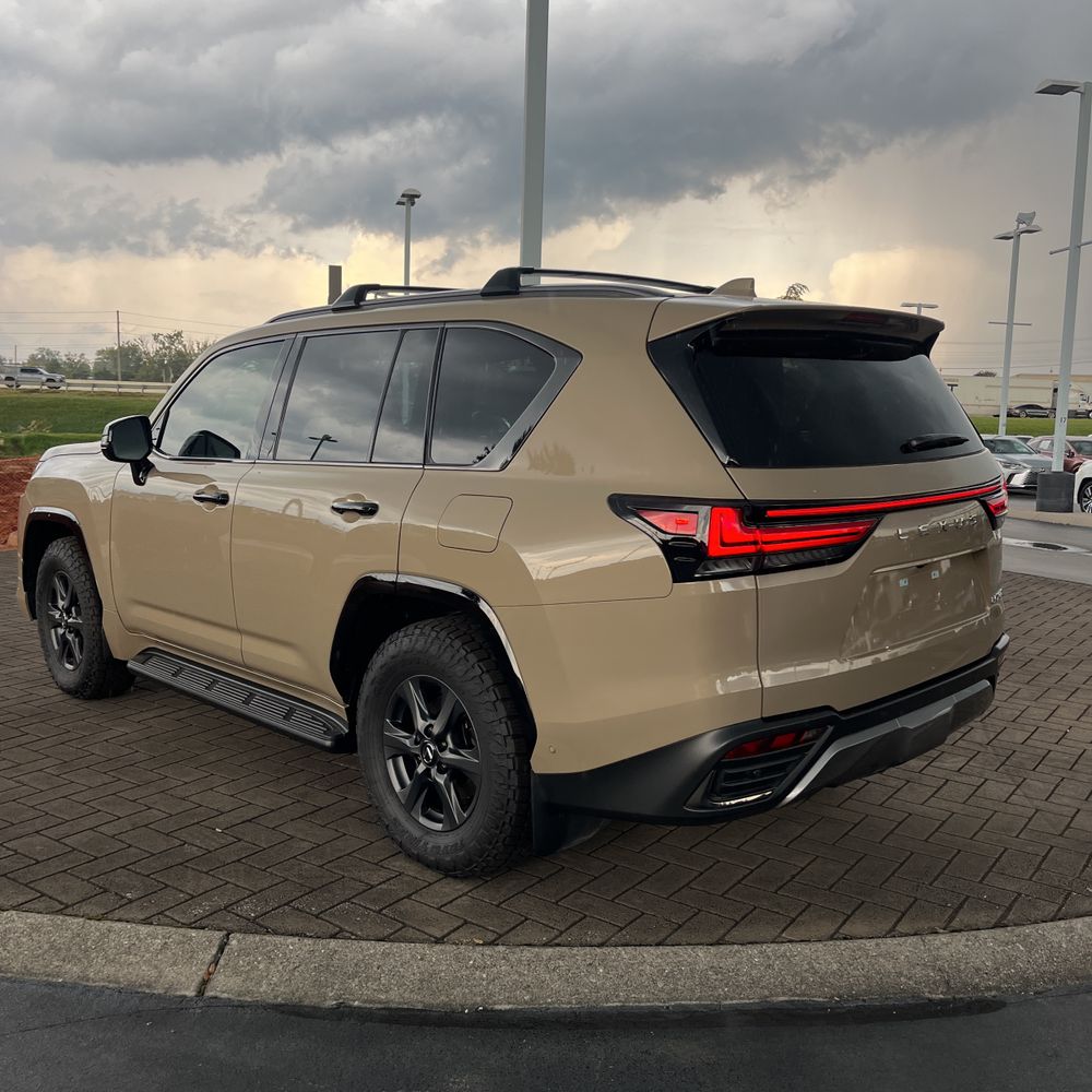 2025 Lexus LX 700h Overtrail