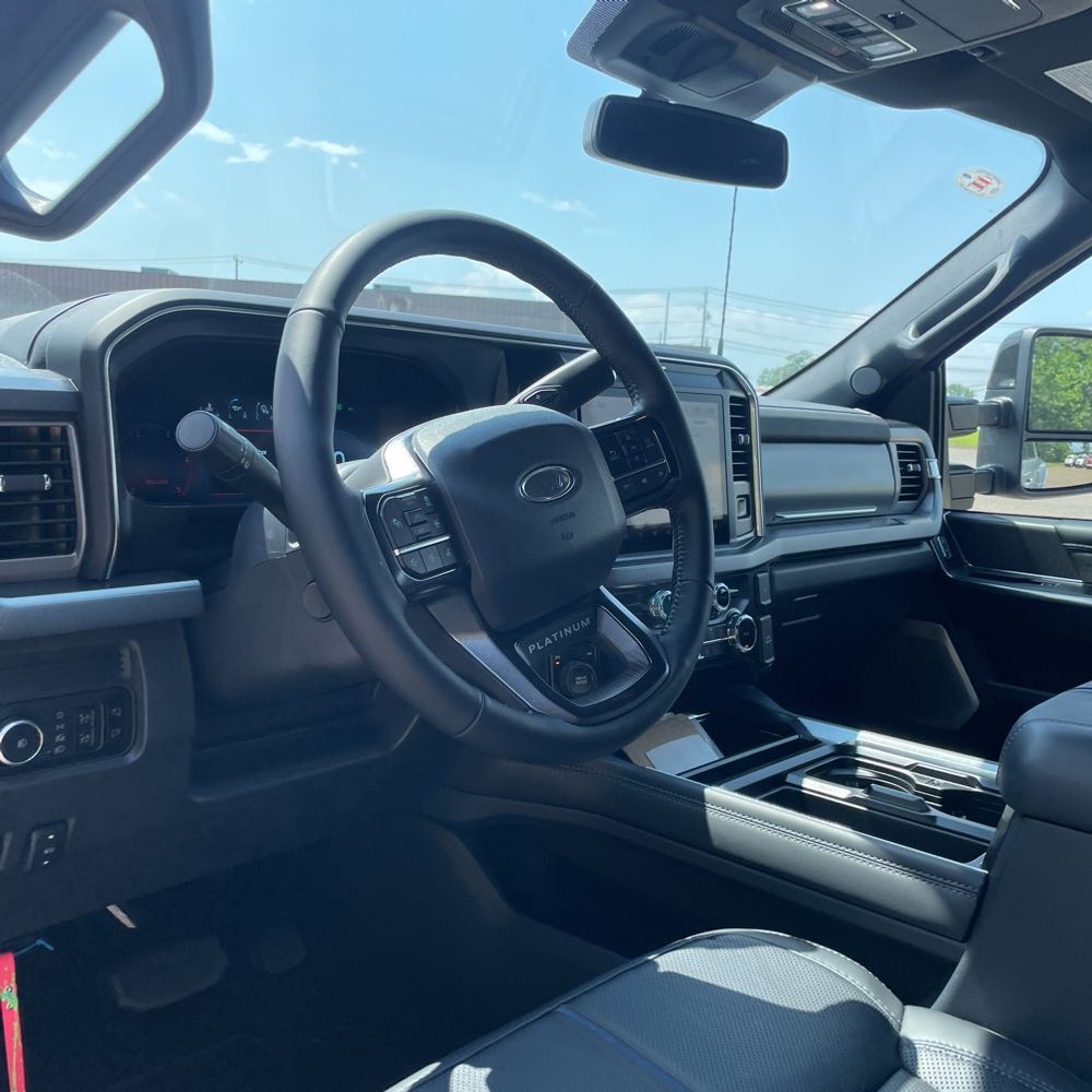 2025 Ford F-450 Super Duty Platinum