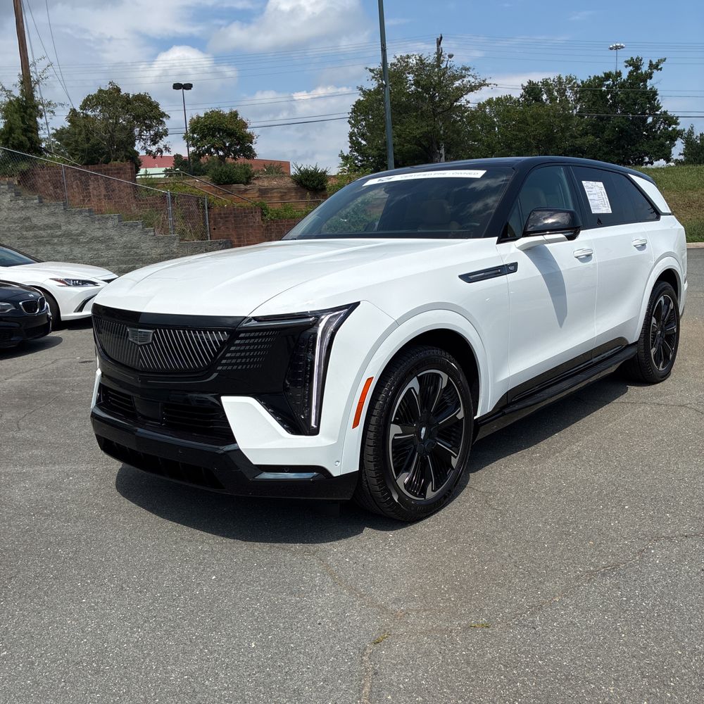 2025 Cadillac Escalade IQ Sport 2
