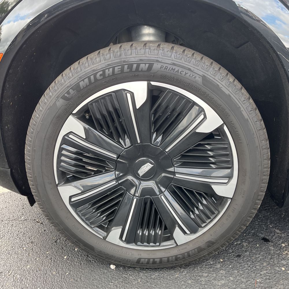 2025 Cadillac Escalade IQ Sport 2