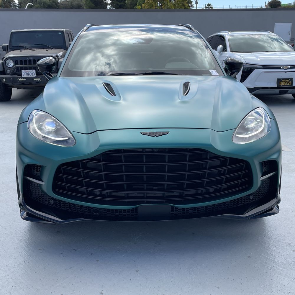 2025 Aston Martin DBX 707