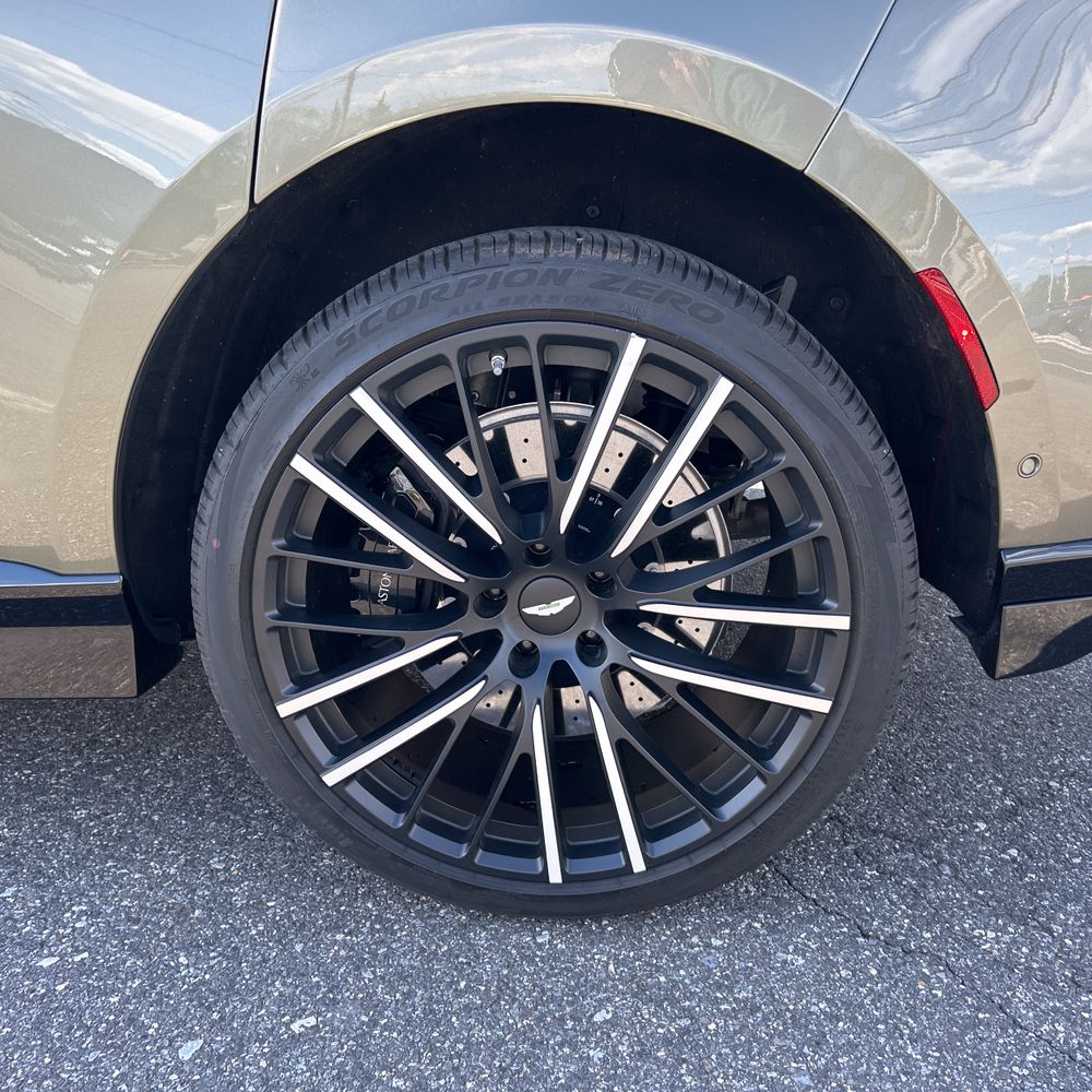 2024 Aston Martin DBX 707