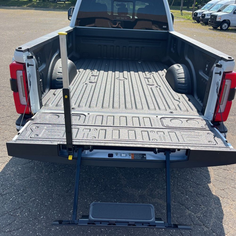 2025 Ford F-450 Super Duty Platinum
