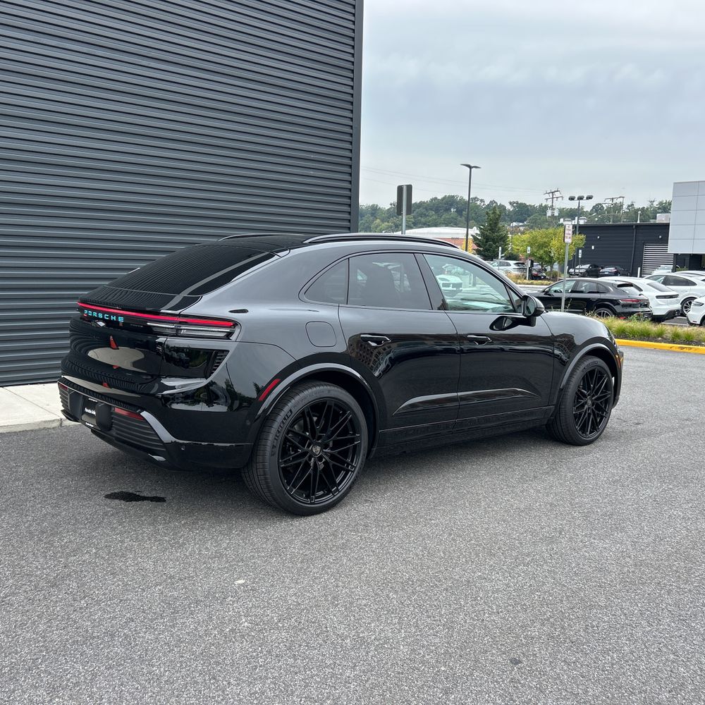2025 Porsche Macan EV Turbo
