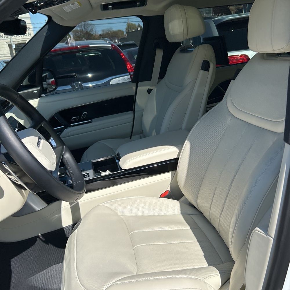 2025 Land Rover Range Rover P400 SE LWB