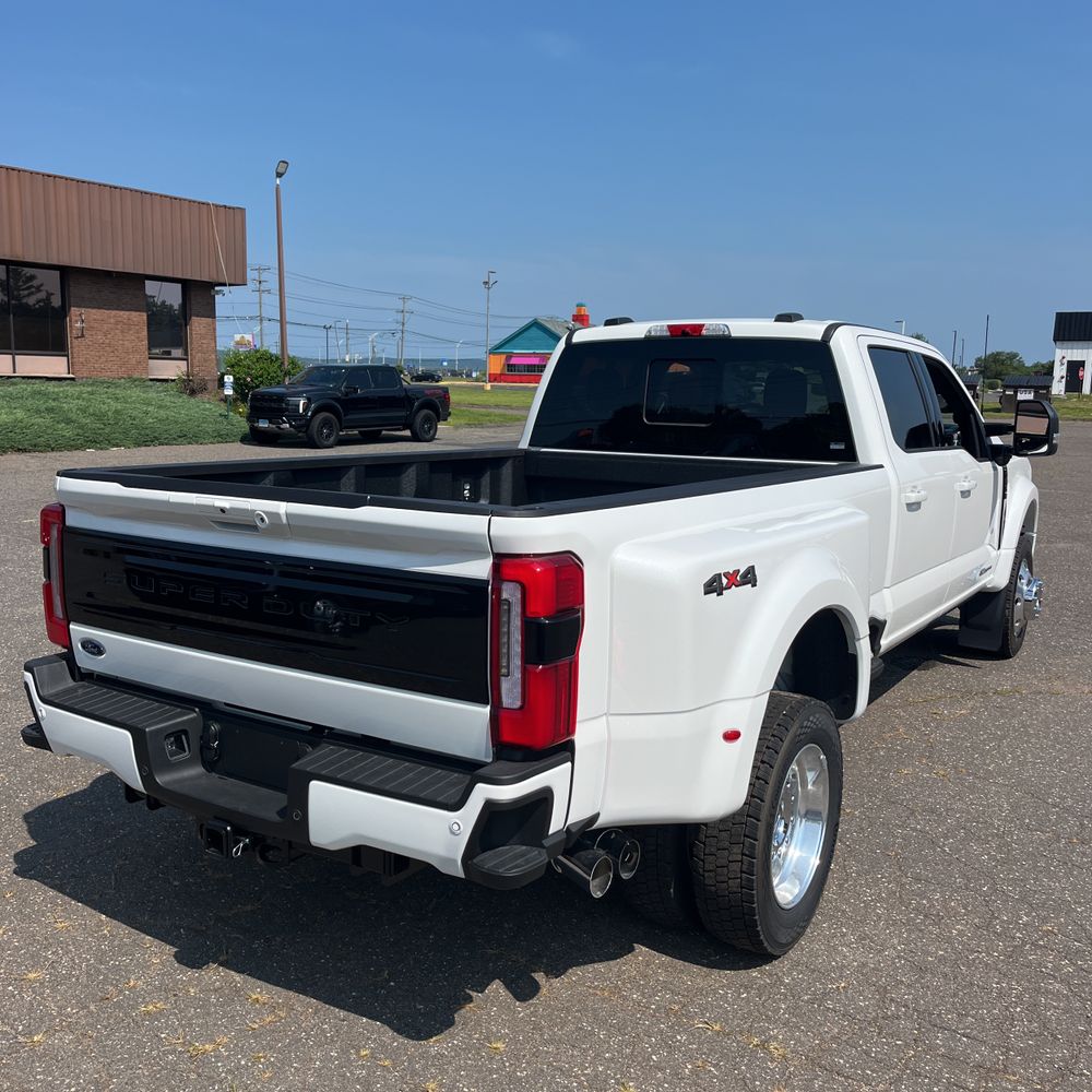 2025 Ford F-450 Super Duty Platinum