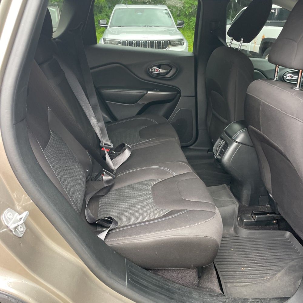 2019 Jeep Cherokee Latitude photo 35