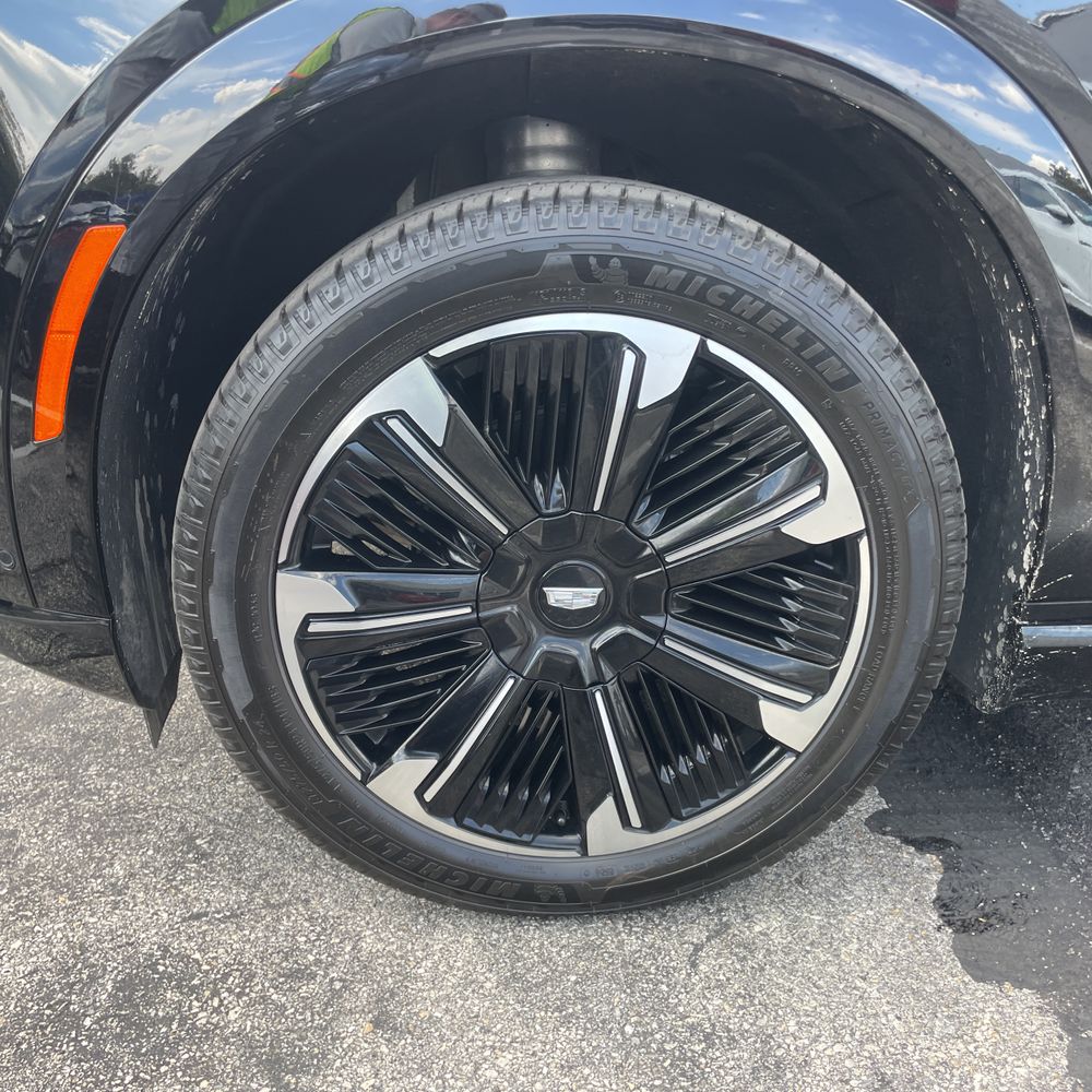 2025 Cadillac Escalade IQ Sport 2