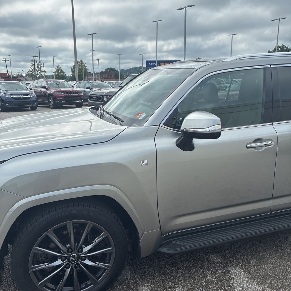 2024 Lexus LX 600 F SPORT Handling