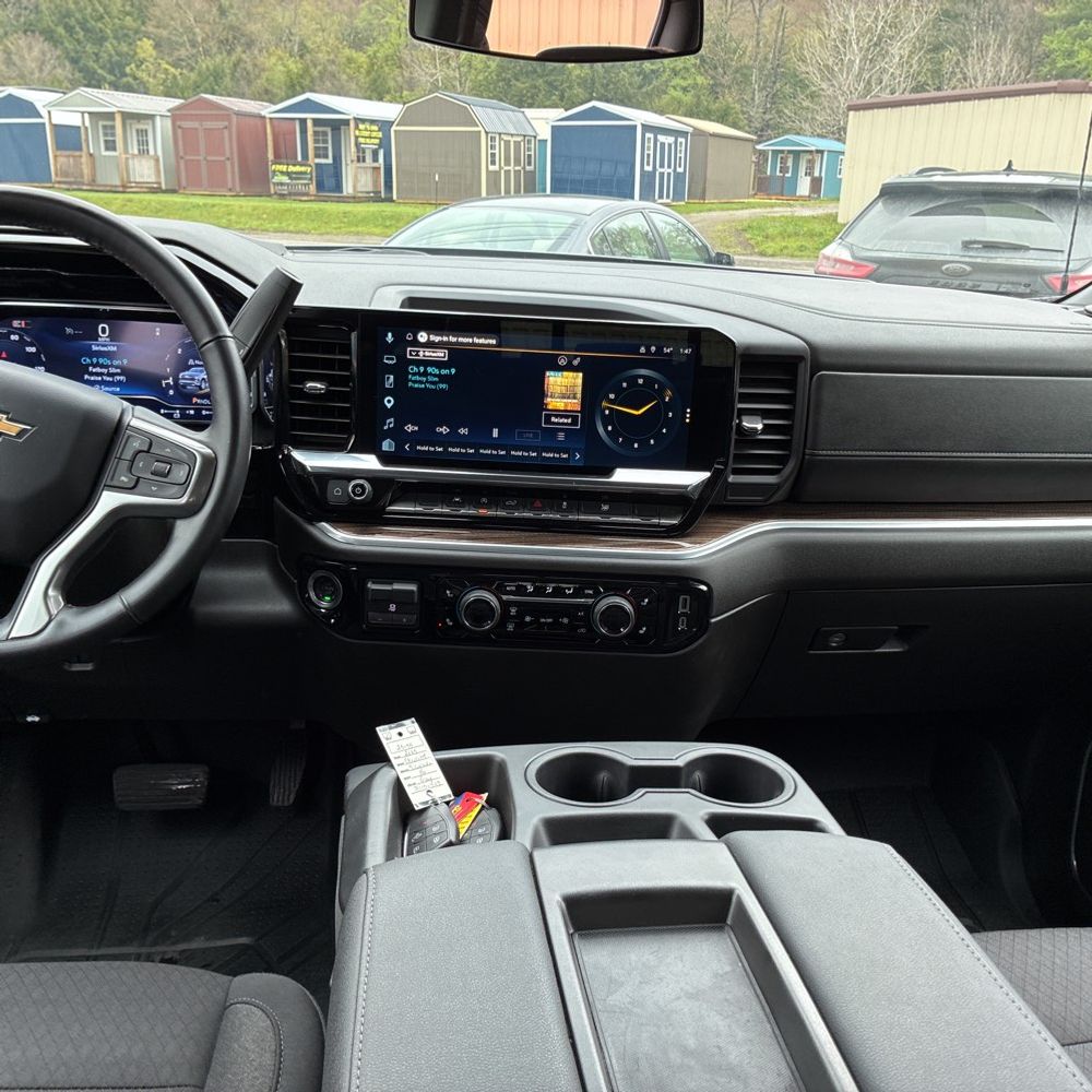 2025 Chevrolet Silverado 1500 LT