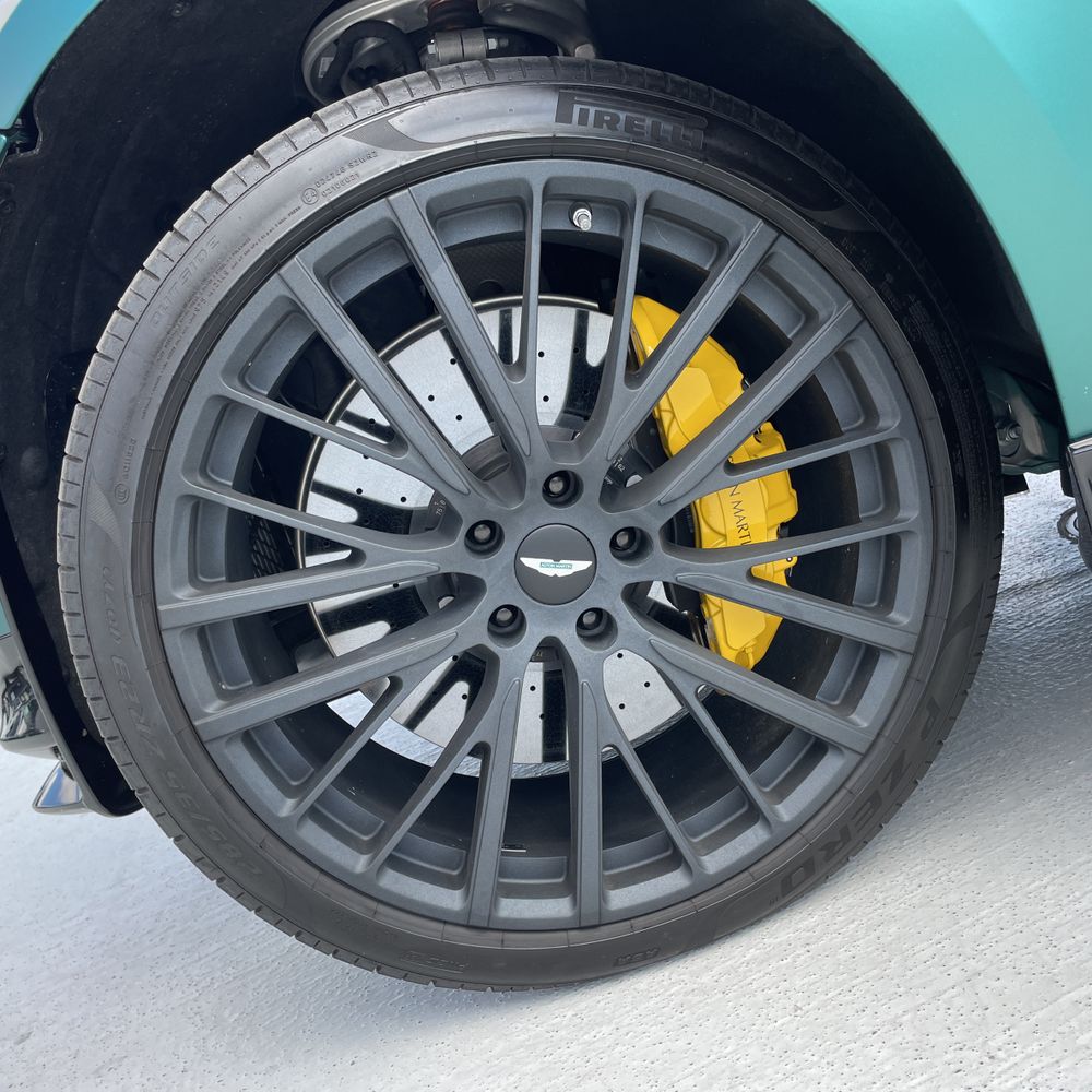2025 Aston Martin DBX 707