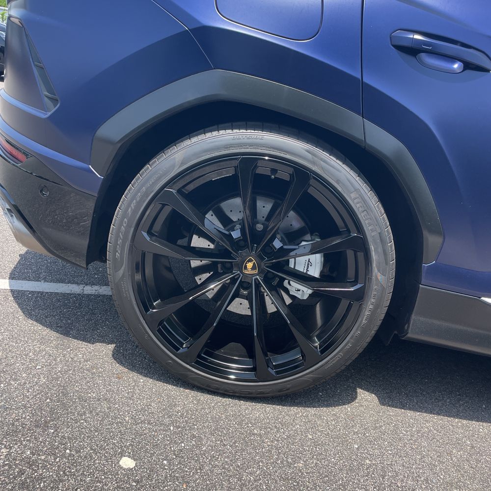 2022 Lamborghini Urus Base