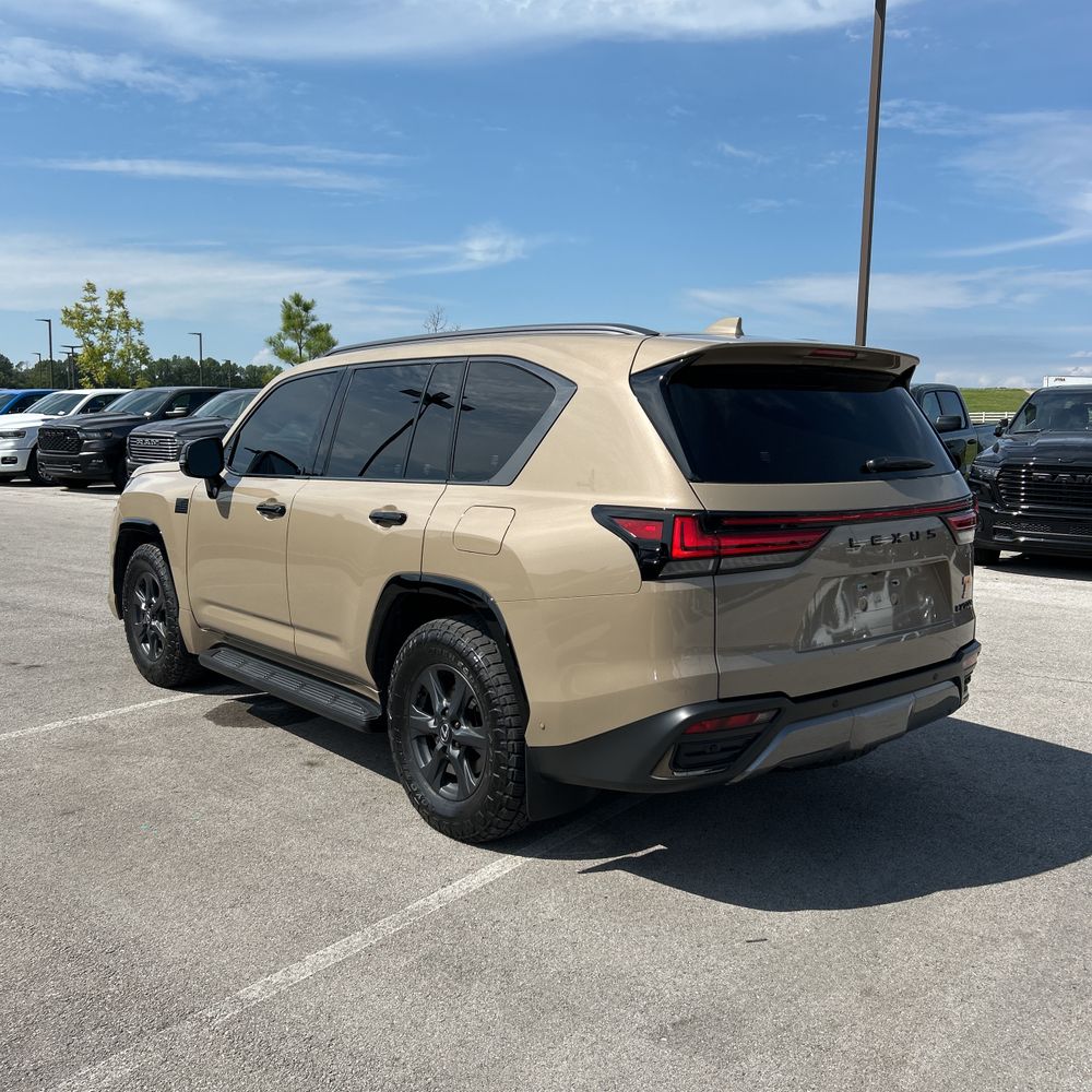 2025 Lexus LX 700h Overtrail