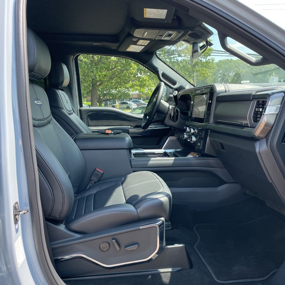 2025 Ford F-450 Super Duty Platinum