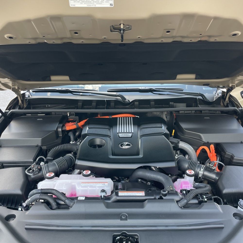 2025 Lexus LX 700h Overtrail