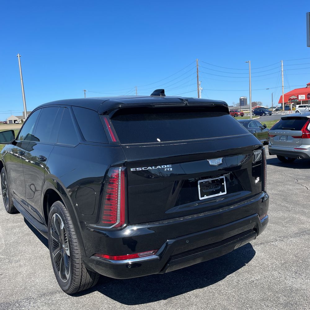 2025 Cadillac Escalade IQ Sport 2