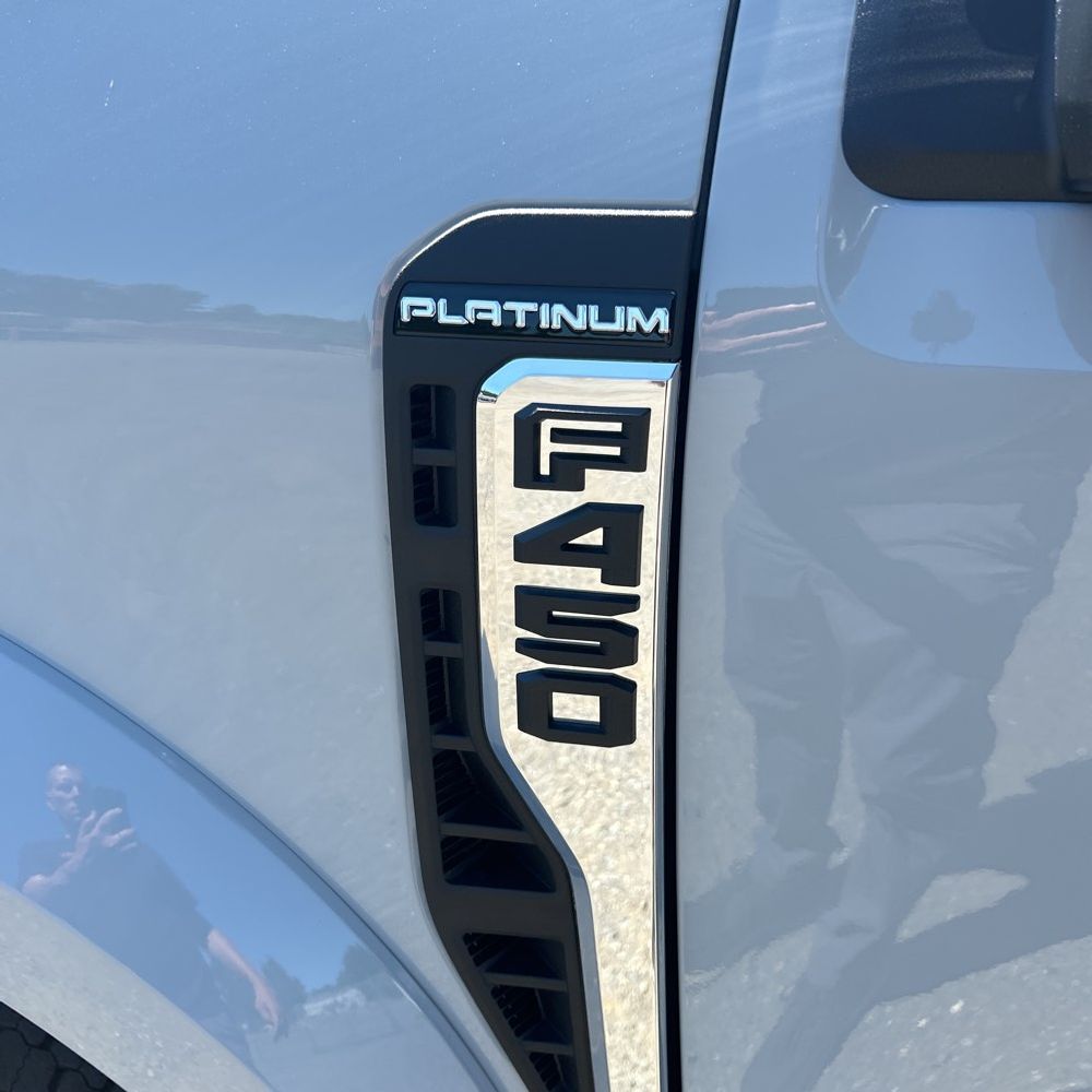 2025 Ford F-450 Super Duty Platinum