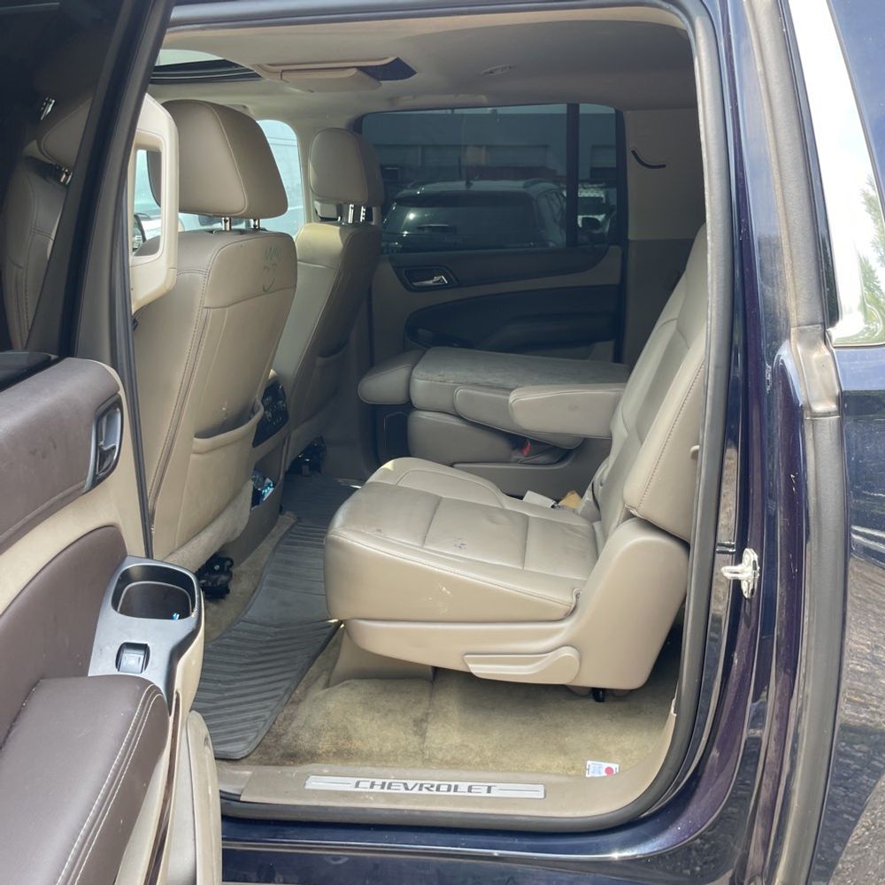 2017 Chevrolet Suburban LT photo 31