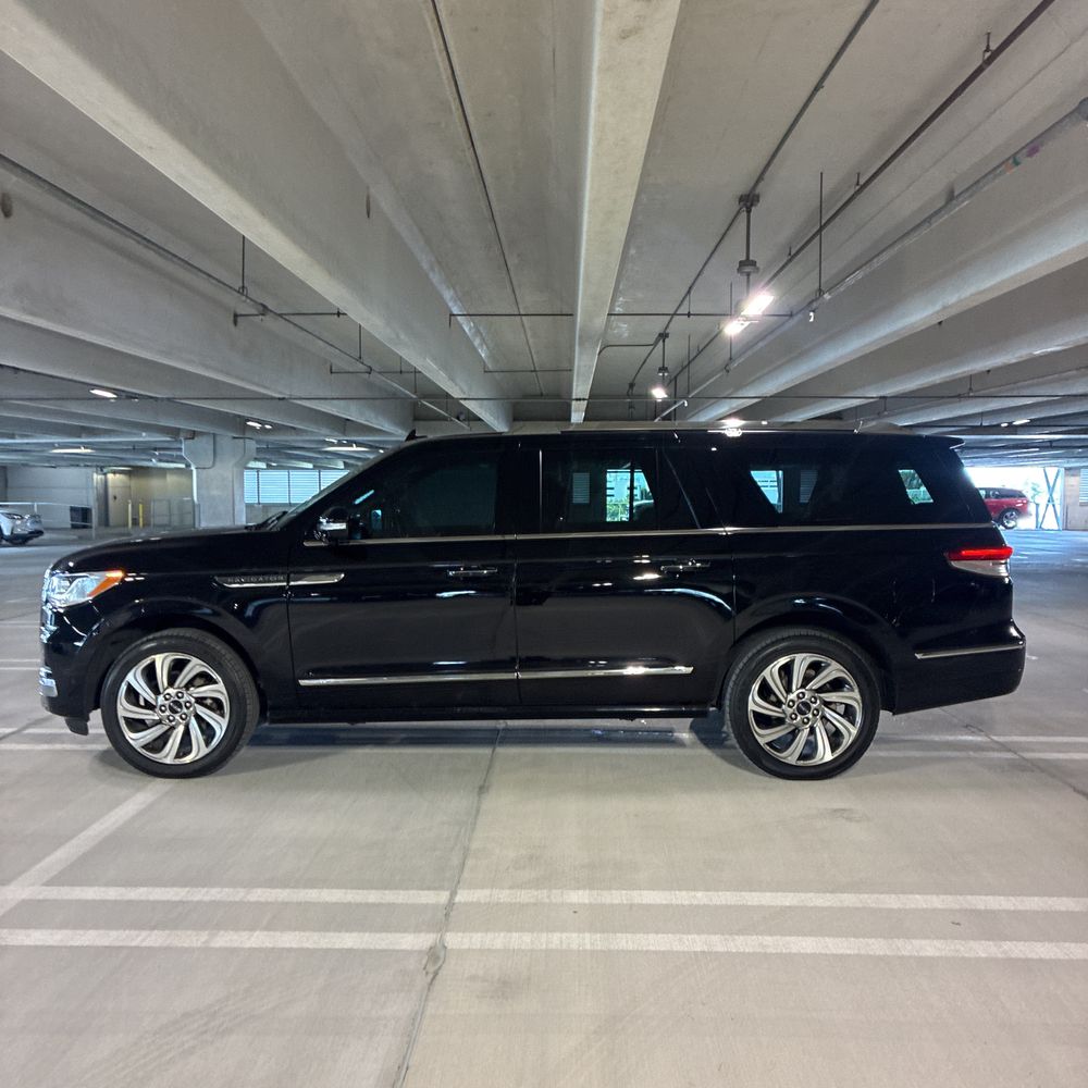 2023 Lincoln Navigator L Reserve
