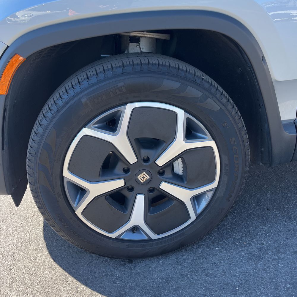 2024 Rivian R1T Adventure Dual-Motor