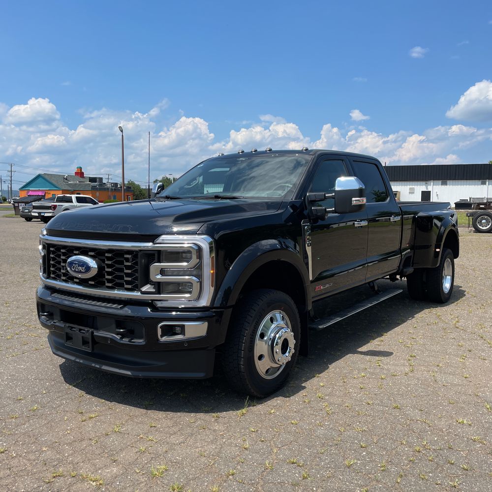 2025 Ford F-450 Super Duty Platinum