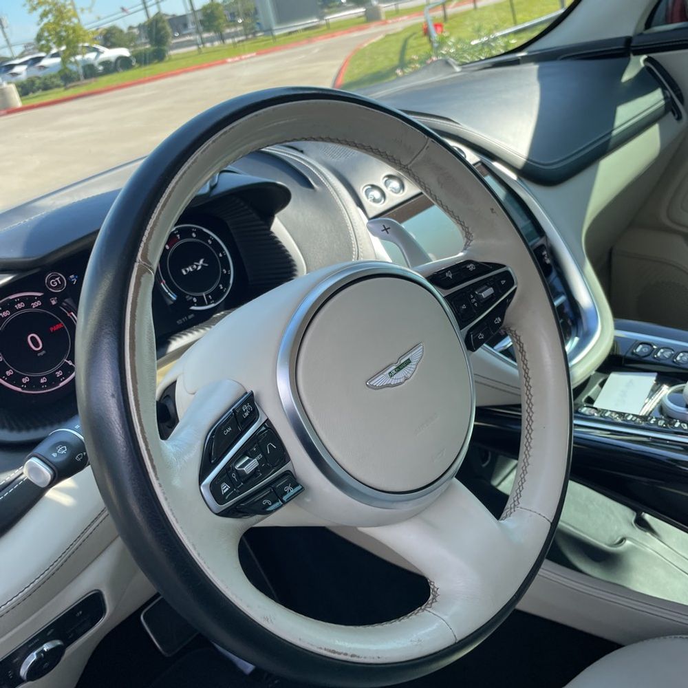 2021 Aston Martin DBX