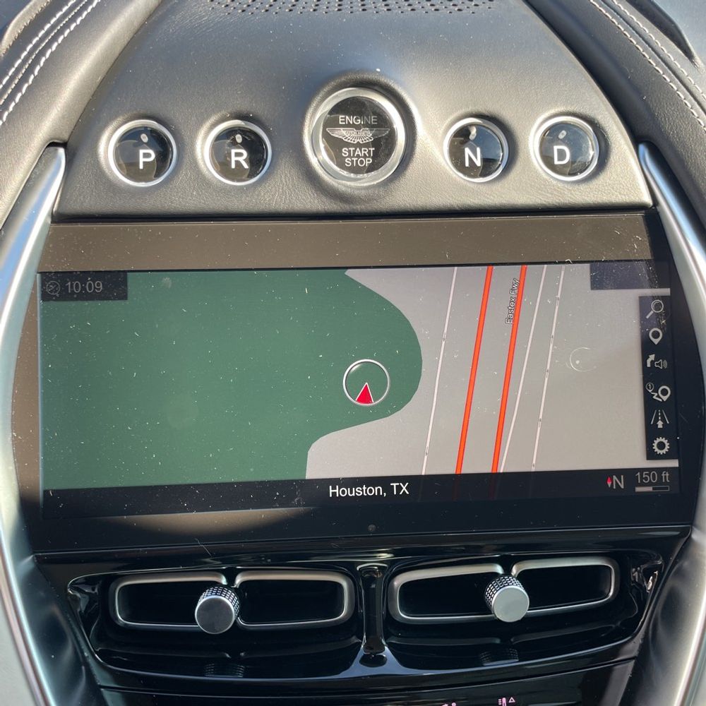2021 Aston Martin DBX