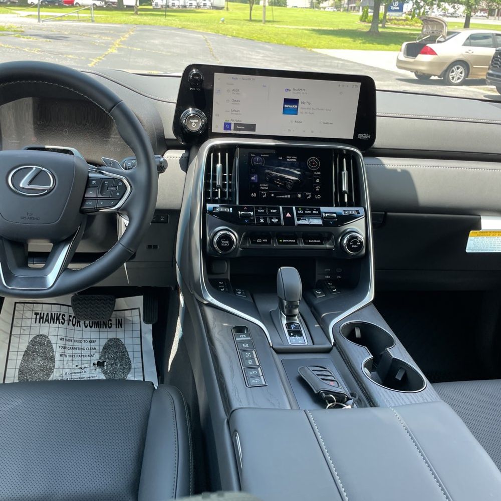 2025 Lexus LX 700h Overtrail