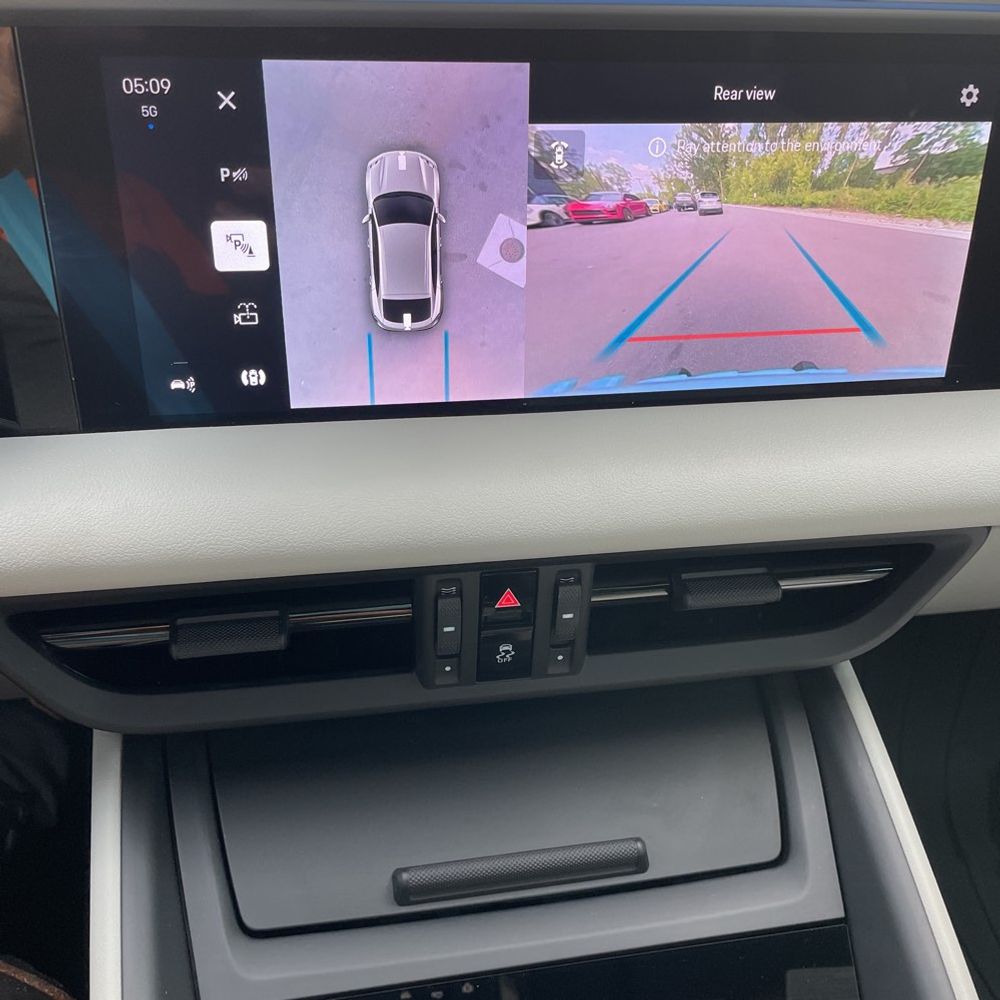2024 Porsche Macan EV 4