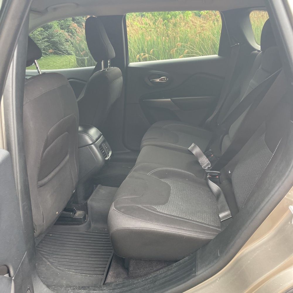 2019 Jeep Cherokee Latitude photo 34