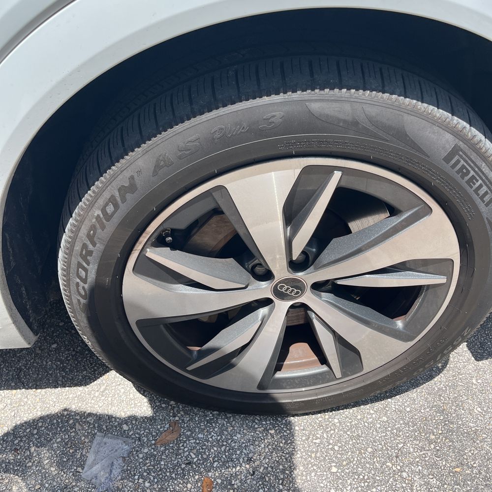 2024 Audi Q8 e-tron quattro Premium Plus